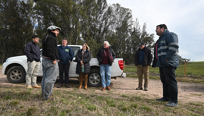 El intendente Nicolás Olivera visitó familias afectadas por el temporal en Piedras Coloradas