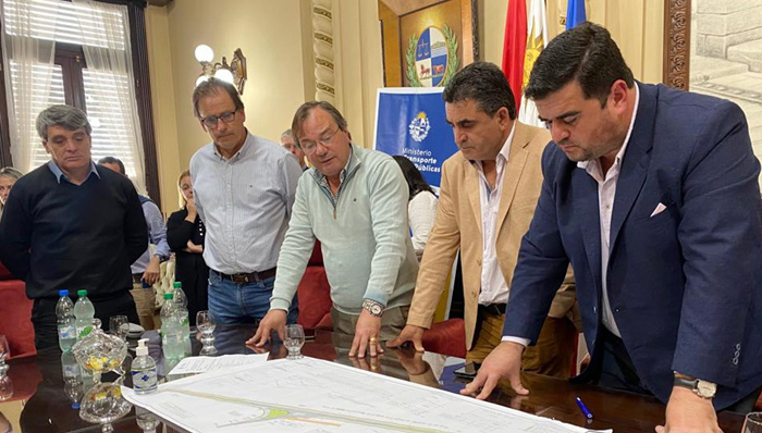 La Intendencia de Paysandú firmó convenio con Ministerio de Transporte para atender situación de instituciones deportivas