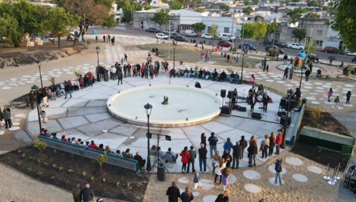Habilitación de remodelaciones en Plaza Rivera: "Paysandú está quedando todos los días un poquito más lindo", dijo Olivera.