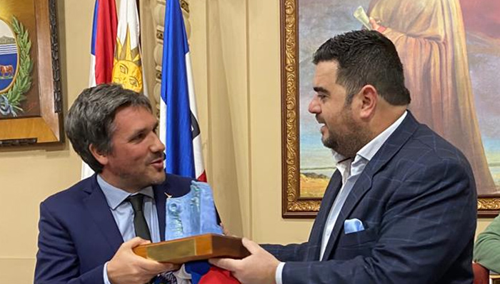 “Nicolás Domingo logró mimetizarse con el ambiente, es un sanducero más”, indicó el Intendente Nicolás Olivera