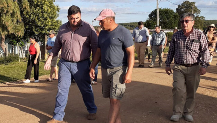 Nicolás Olivera recorrió Piñera-Beisso, donde la Intendencia pavimenta más de 20 cuadras